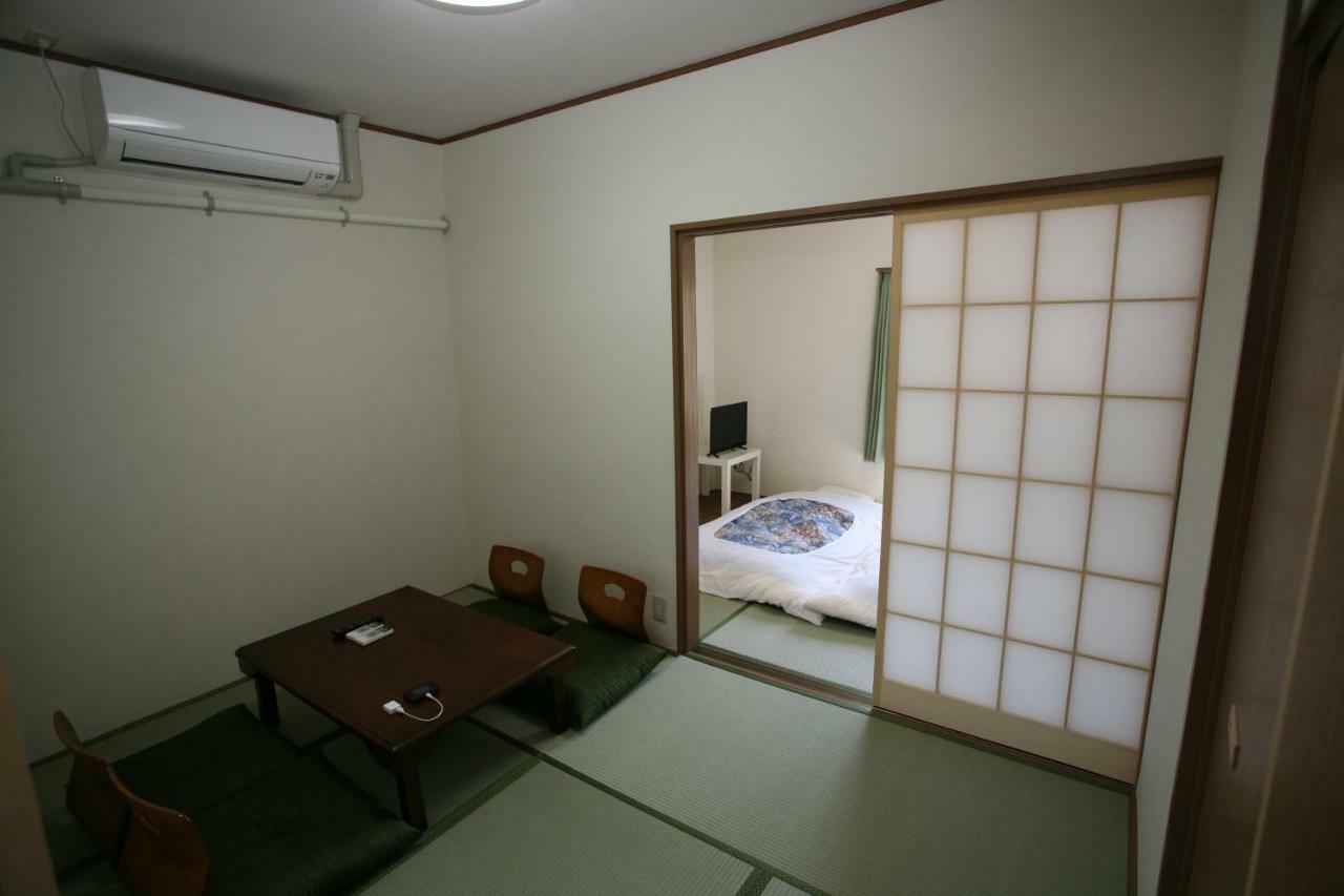 לינה וארוחת בוקר פוג'יושידה Fujiyama Base מראה חיצוני תמונה